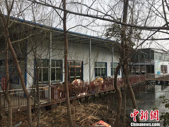 湖北襄阳拆除汉江河道内一大型餐饮企业
