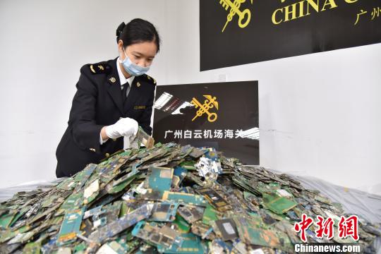 三外籍旅客携近200千克“洋垃圾”在广州入境被查