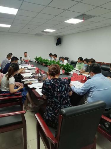 6.5中心组学习两会精神